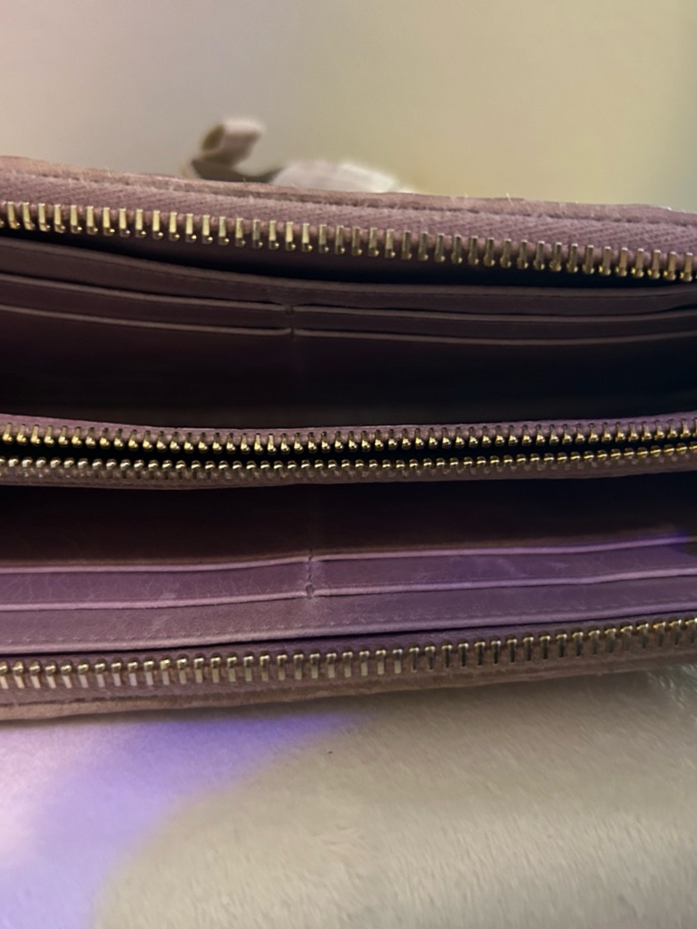 Miu Miu Dusty Rose Matelassé Leather Zip Wallet with Gold Logo - Picture 3 of 5